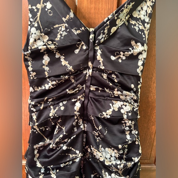 💜 EXPRESS pretty Floral ruched sleeveless satiny sleeveless dress. Size 0 - Picture 6 of 7
